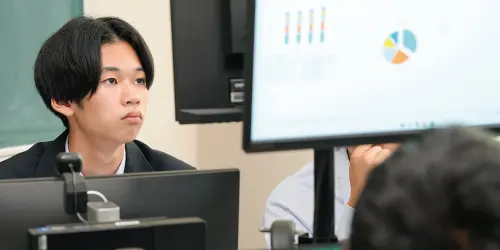 先生から生徒に話をしている。