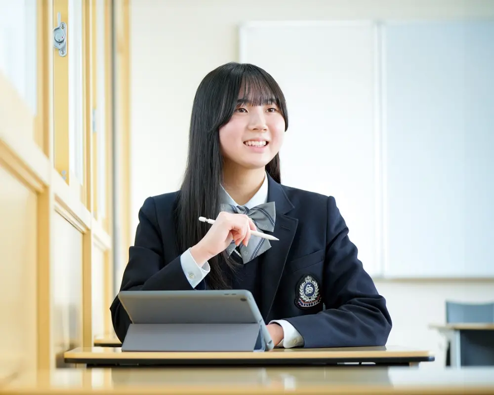 普通科 特進クラスの生徒が勉強している。