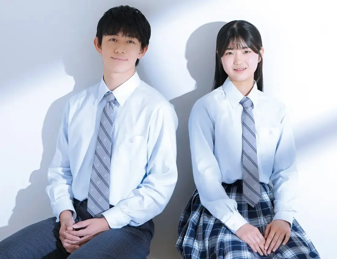 男子生徒と女子生徒が歩いている様子